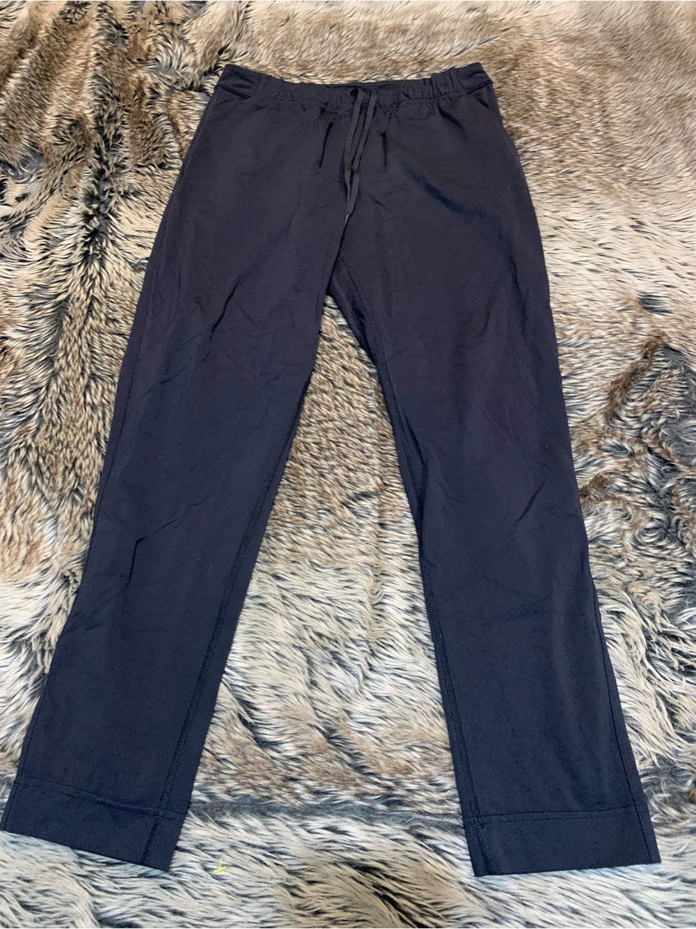 Lululemon Jet Crop (Slim) *Luxtreme Black
Size 4